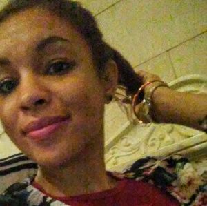 Meet your Posher, Elana